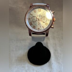 Women’s White Geneva Platinum Quartz Fashion Watch.